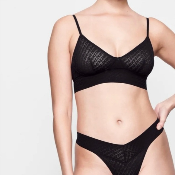 SKIMS Logo Mesh SET Cheeky Bikini Mid Rise Boyshort and Mesh Bralette in Onyx XS - Picture 1 of 9